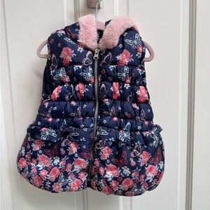 NWOT Little Lass 3T Blue Floral Butterfly Puffer Vest w Pink Faux Fur Collar